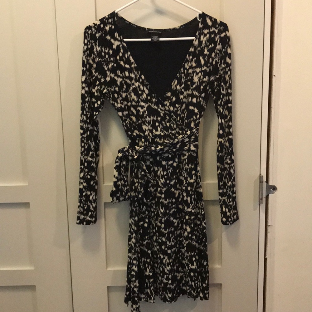 Long sleeved black-and-white patterned dress
